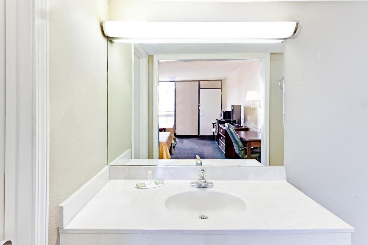 Super Inn & Suites 卡罗尔顿 外观 照片